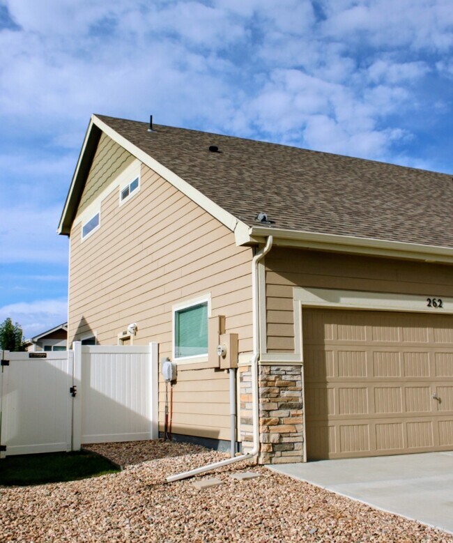 Building Photo - 262 Castle Dr