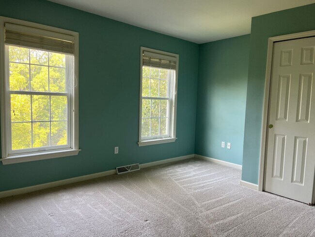 Building Photo - Beautiful Four Bedroom, 3.5 Bath Townhouse