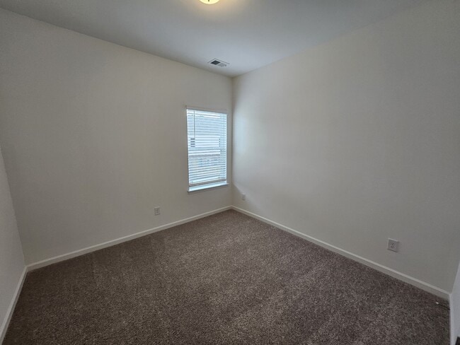 Building Photo - 129 Rosebush Ln