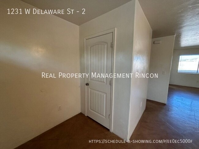 Building Photo - 1231 W Delaware St