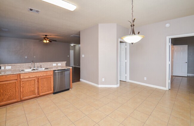 Building Photo - 10806 Woodwind Shadows Dr