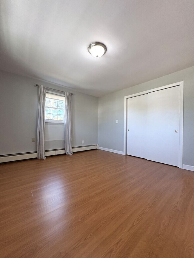 Building Photo - Beautifully maintained 2 bedroom Condo on Andover/Lawrence border