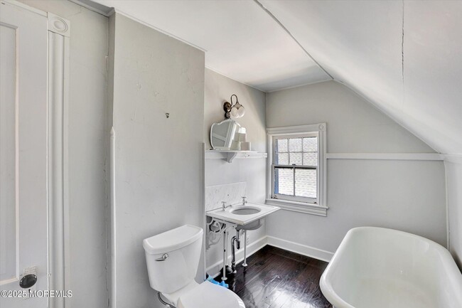 Building Photo - 307 Spier Ave