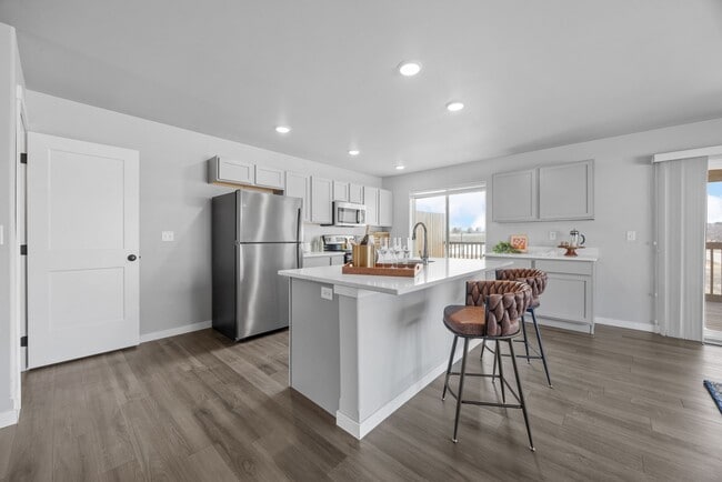 Building Photo - 921 Aiden St