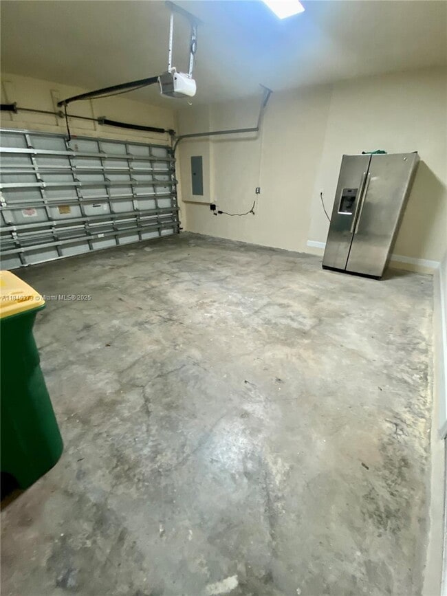 Building Photo - 9604 Town Parc Cir N