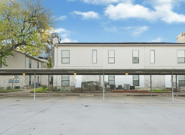 Building Photo - 2425 Augusta Dr