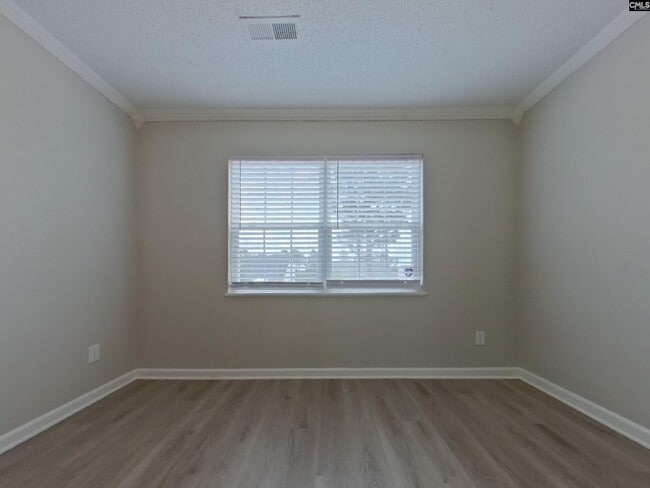 Building Photo - 661 Thornhill Dr