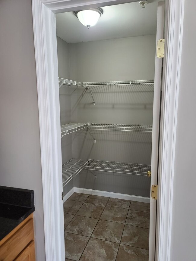 Building Photo - 3 Bedroom 2 1/2 bath Townhome for Rent in ...