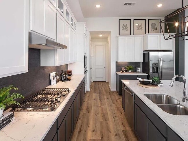 Building Photo - 2516 Carretera Dr