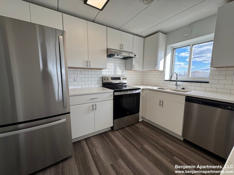 Building Photo - 51 Hill Rd