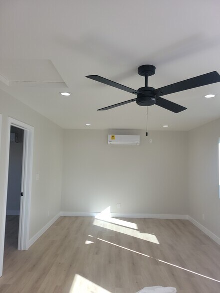 Building Photo - 11649 Sunglow St