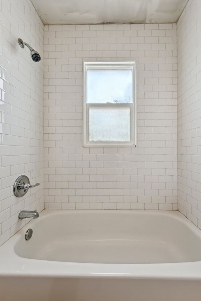 Building Photo - Charming 3BR House in Denver