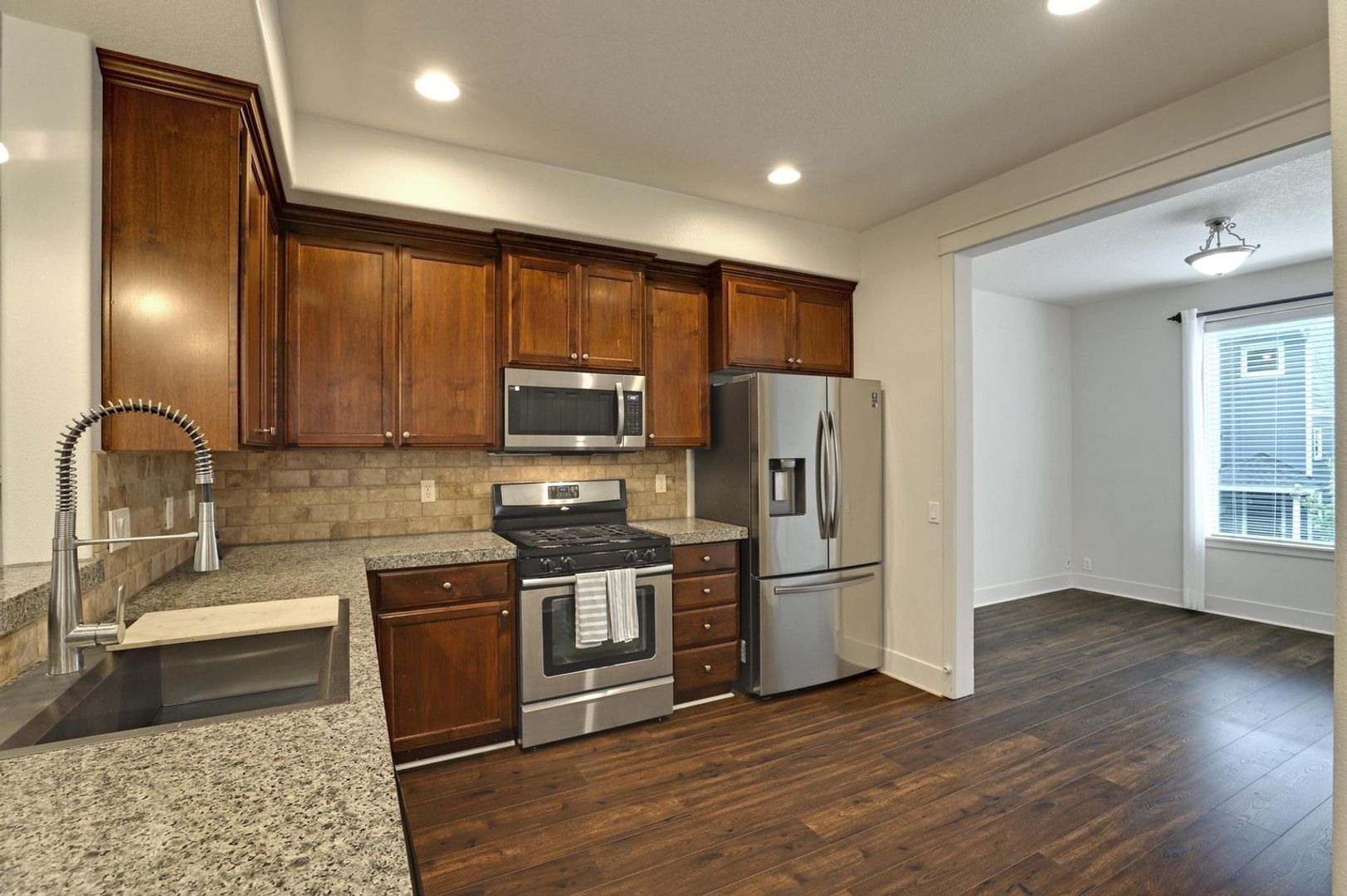 Building Photo - 10533 NE Avery Way