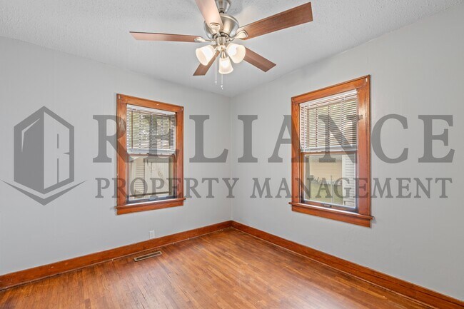 Building Photo - 621 S Green St