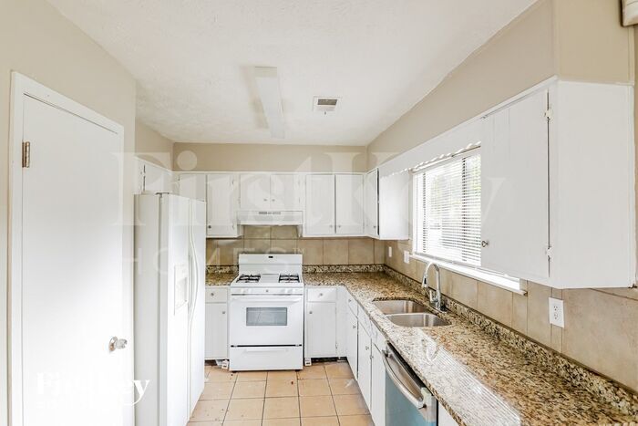 Building Photo - 1223 Brays Mill Trce