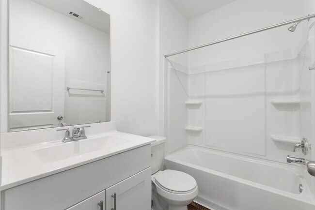 Building Photo - Spacious & Like-New 4-Bedroom Home with Mo...