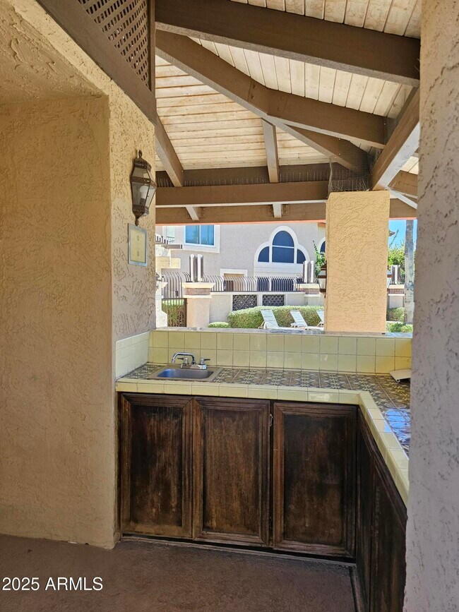 Building Photo - 10410 N Cave Creek Rd