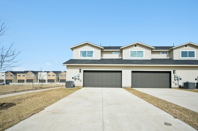 Building Photo - 3432 Taas Dr