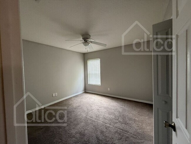 Building Photo - 109 Whispering Pines Way