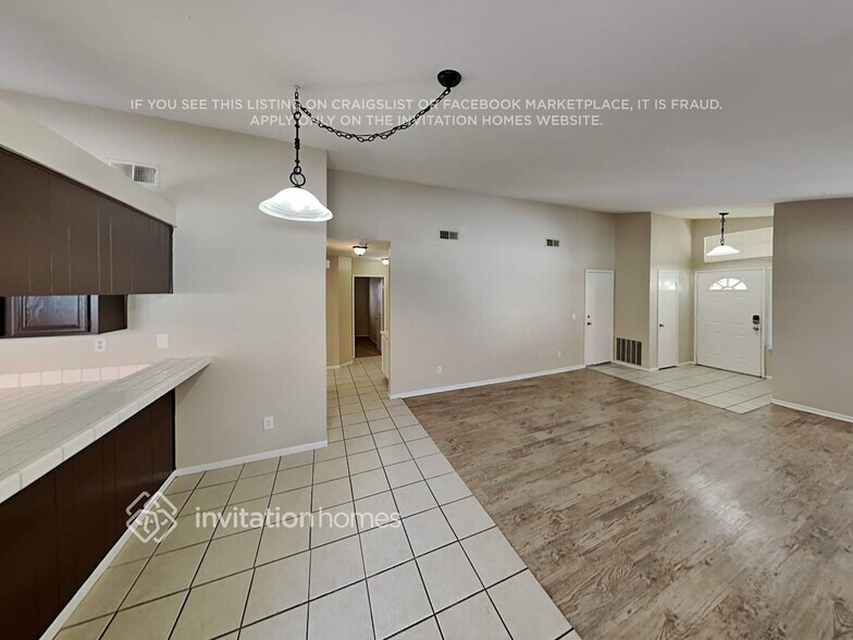 Building Photo - 27736 Doreen Dr