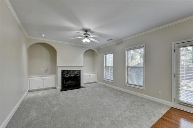 Building Photo - 522 Suwanee Oaks Dr NE