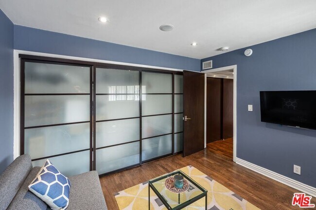 Building Photo - 2260 N Cahuenga Blvd