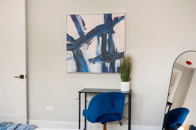 Building Photo - 2344 W Polk St