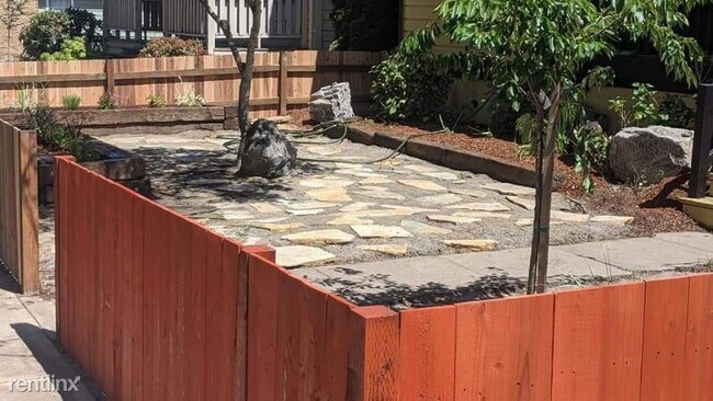 Building Photo - 5 br, 1.5 bath House - 1280 4th Street NE