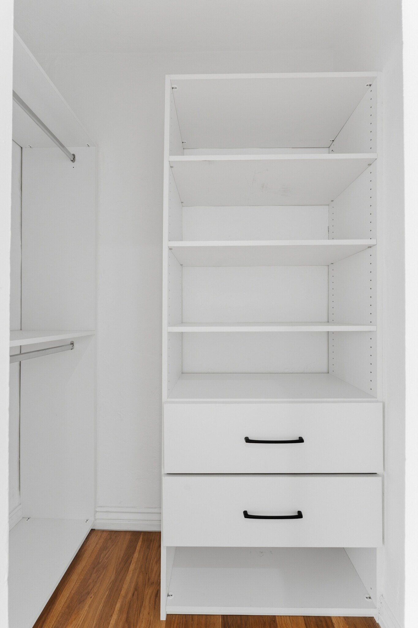 Building Photo - 824 S Holt Ave