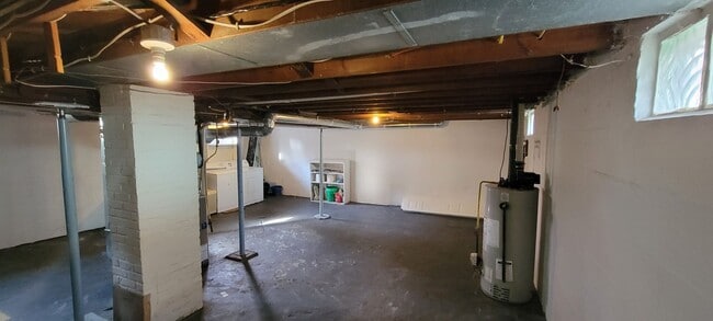 Building Photo - Available August 1st - 3 Bed Home in Cloqu...