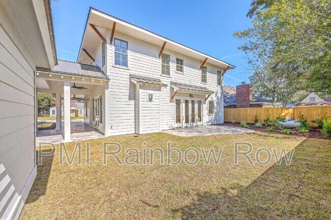 Building Photo - 755 Adluh St