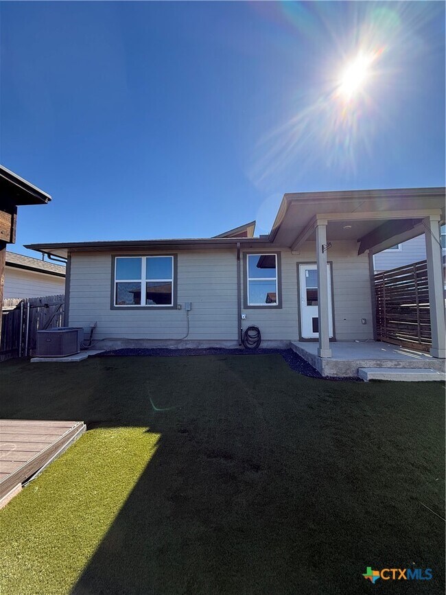 Building Photo - 120 New Hampton Wy