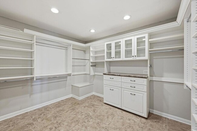 Building Photo - 2205 Cameo Rd