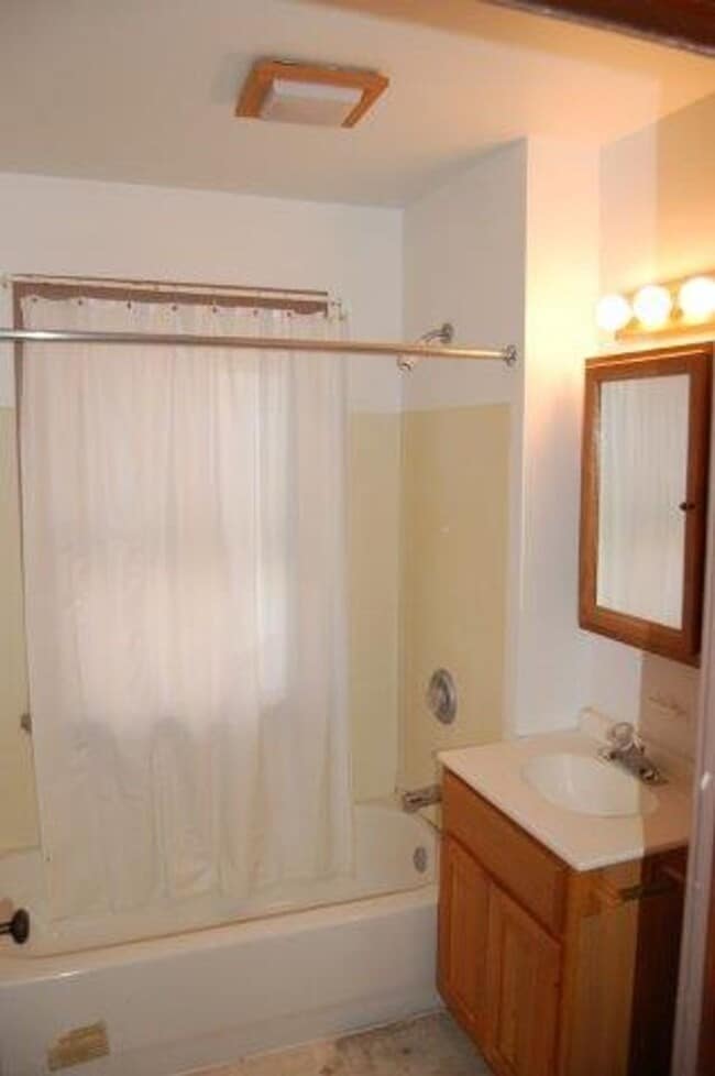 Building Photo - 205 N Few St