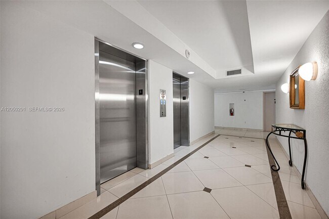 Building Photo - 345 Ocean Dr