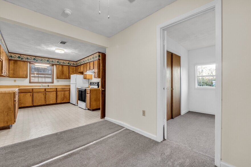 Building Photo - 523 18th St N