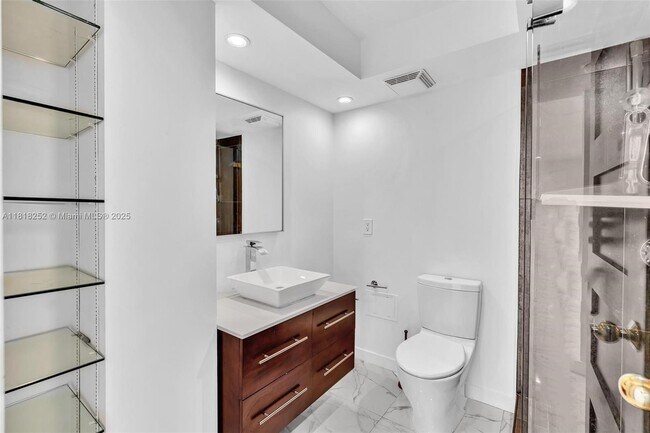 Building Photo - 6770 Indian Creek Dr