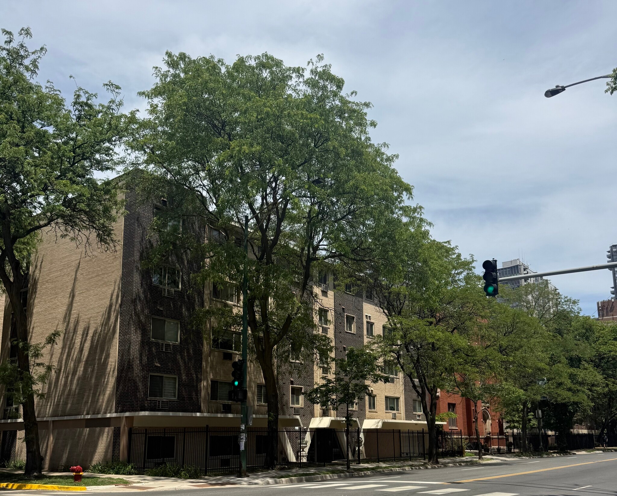 Building Photo - 1060 W Hollywood Ave
