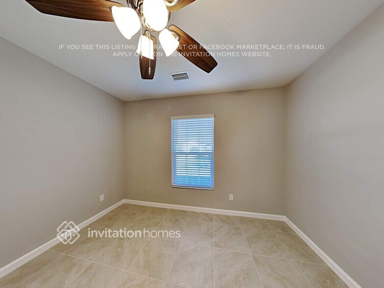 Building Photo - 244 SW Aubudon Ave