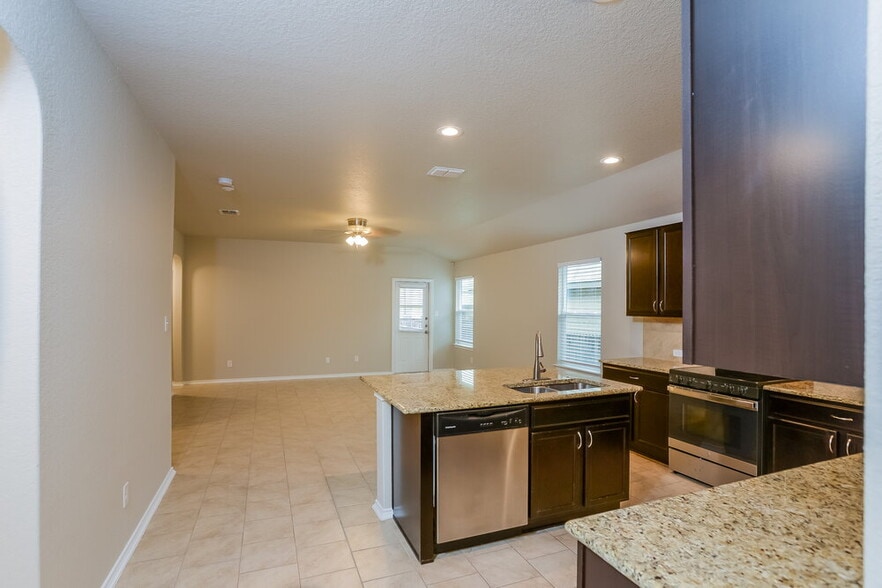 Building Photo - 1727 Aspen Silver
