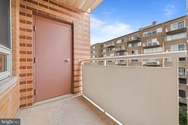 Building Photo - 350 G St SW