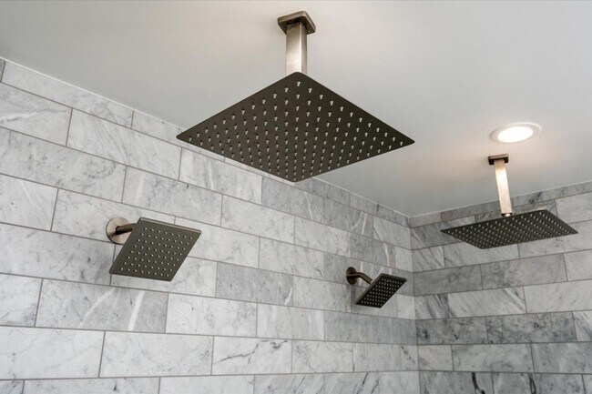 Building Photo - 2942 S Haven Dr