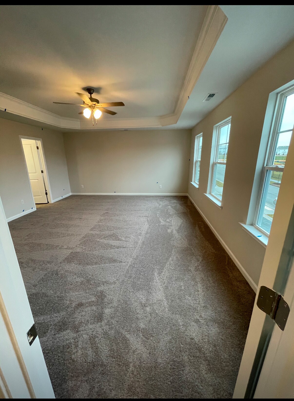 Building Photo - Room in House on Moonbeam Dr