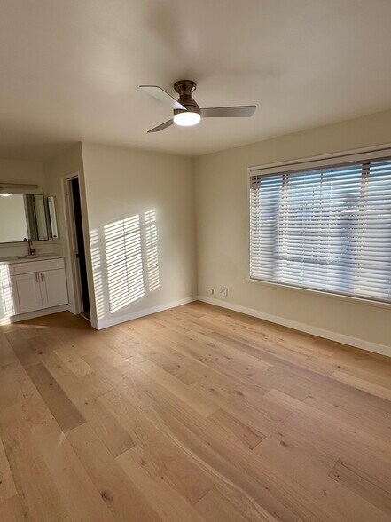 Master bedroom with a bath/shower room - 4633 Marine Ave
