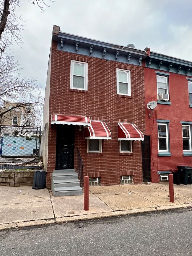 Building Photo - Stunning 3-Bedroom Townhome in Powelton Village! Available mid-August!