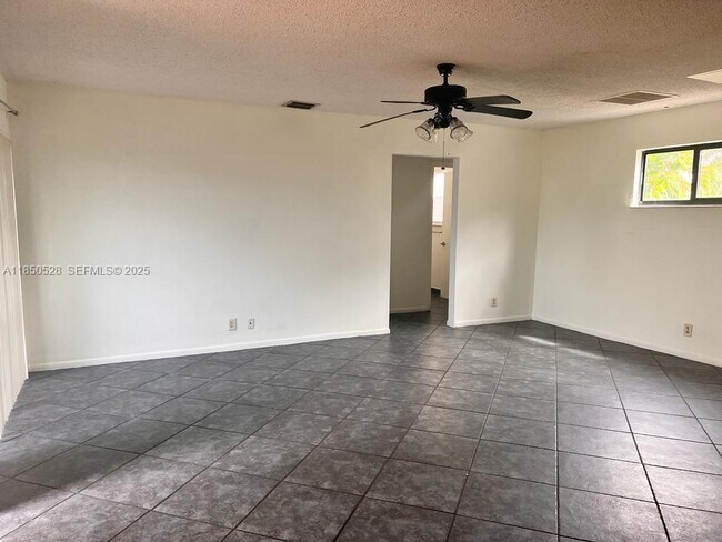 Building Photo - 17 Crossings Cir