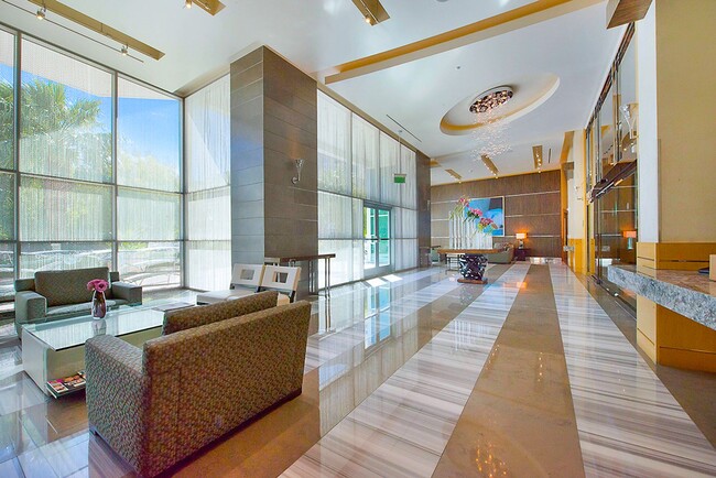 Building Photo - Turnberry Towers 1904E-Strip/Golf/City Views from this Fully Furnished 1Bd Residence