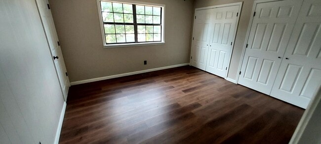 Building Photo - Charming 2-Bedroom Townhouse in Prime Loca...