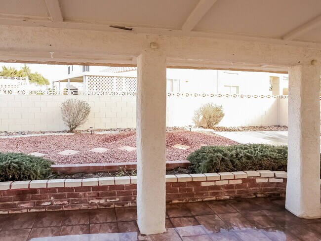 Building Photo - 1832 Fan Fare Dr