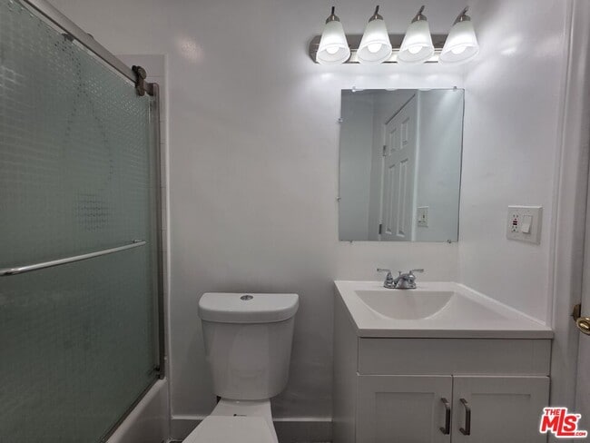 Building Photo - 105 Roswell Ave